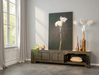 Mix van traditie en glamour: tv-meubel met authentieke details en moderne glans