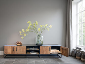 Perfect gebalanceerd tussen industrieel staal en warm hout