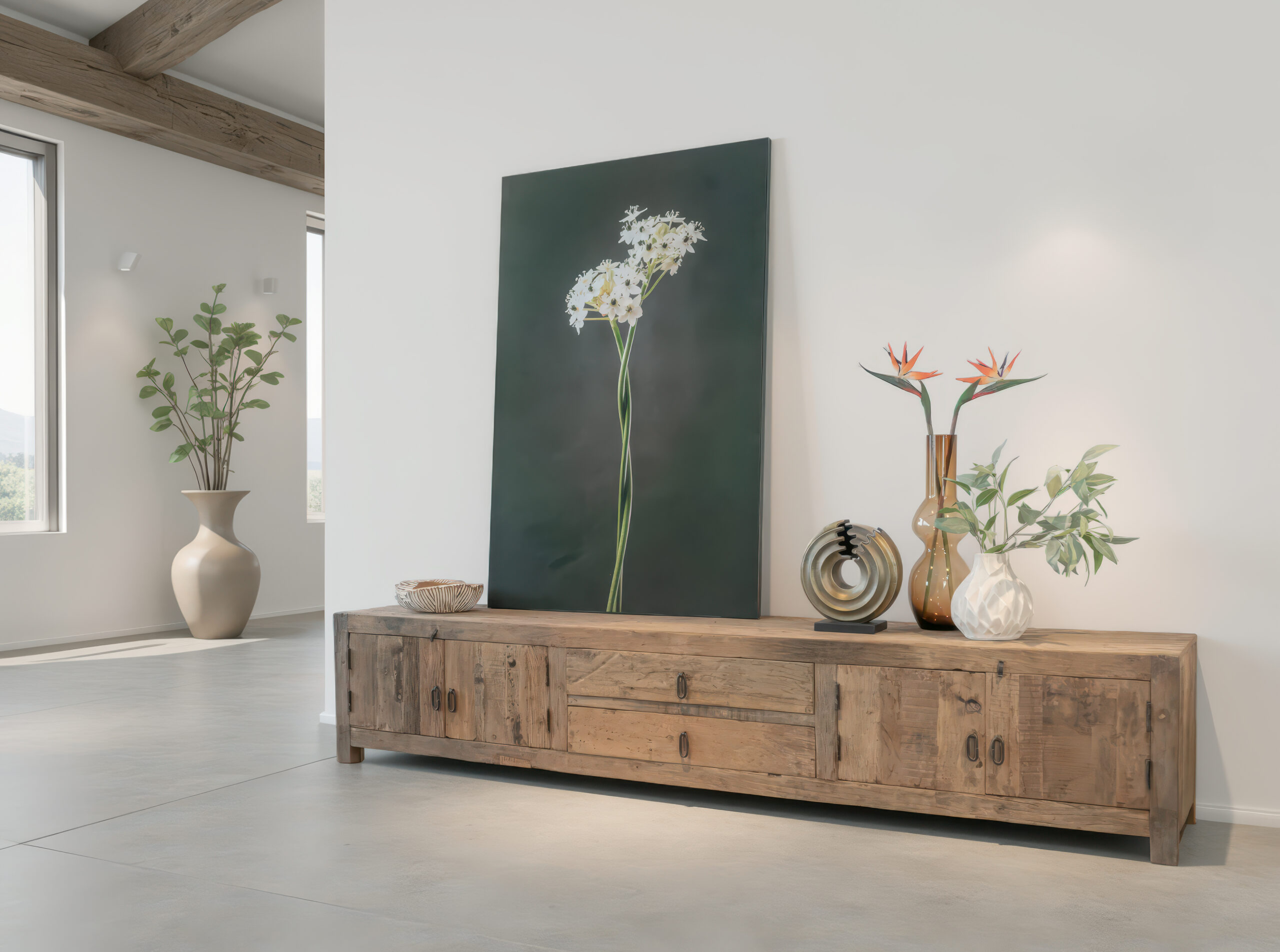 Laag dressoir met dubbele deuren en drie centrale lades