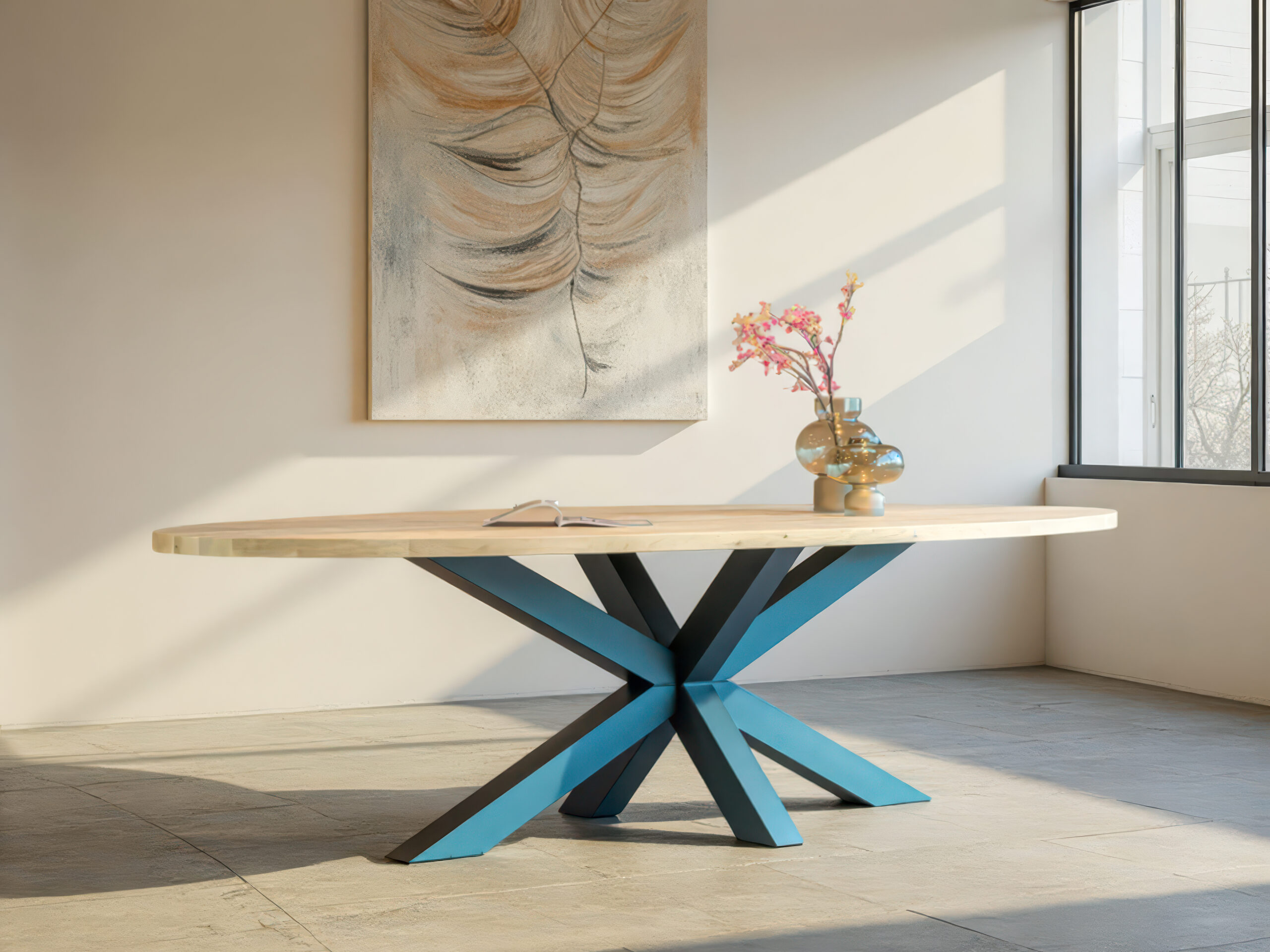 Rustieke eettafel met zachte ovale vorm