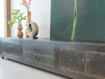 Sfeervol meubelstuk dat zowel praktisch als decoratief is