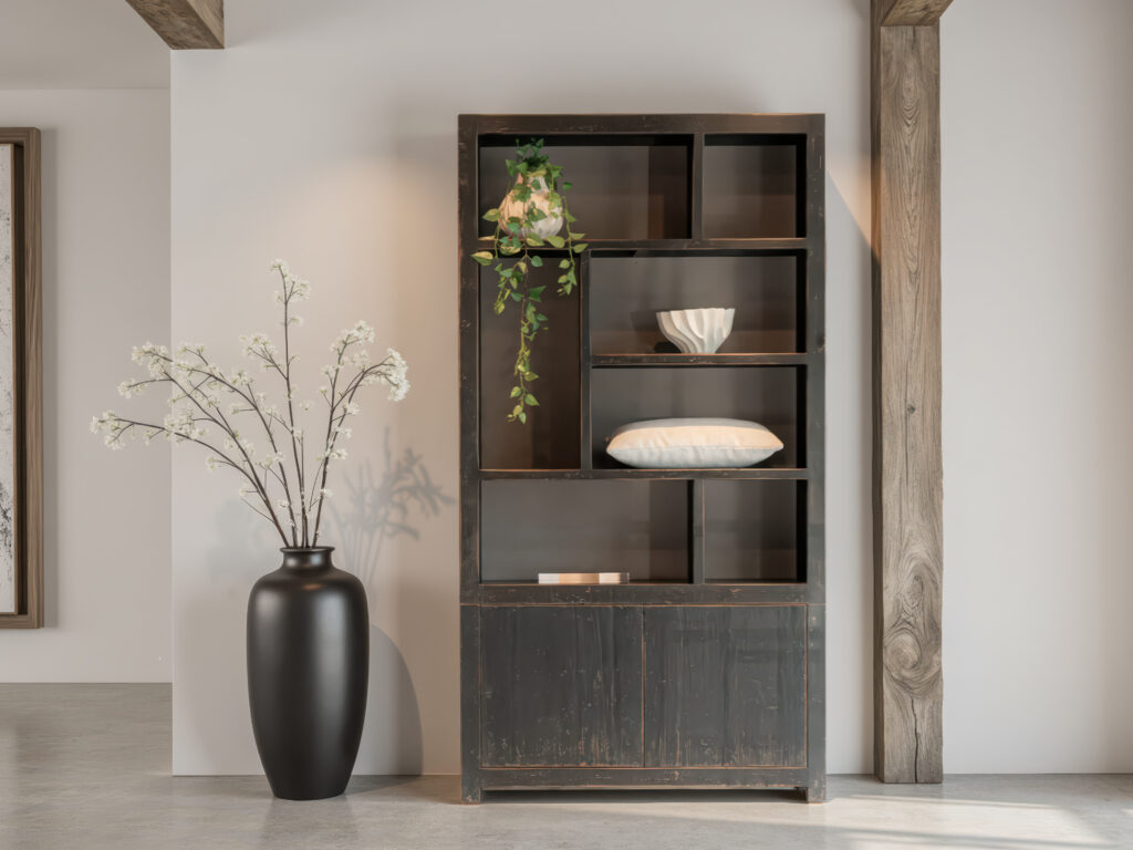 vintage-look kast van verweerd hout met open vakken