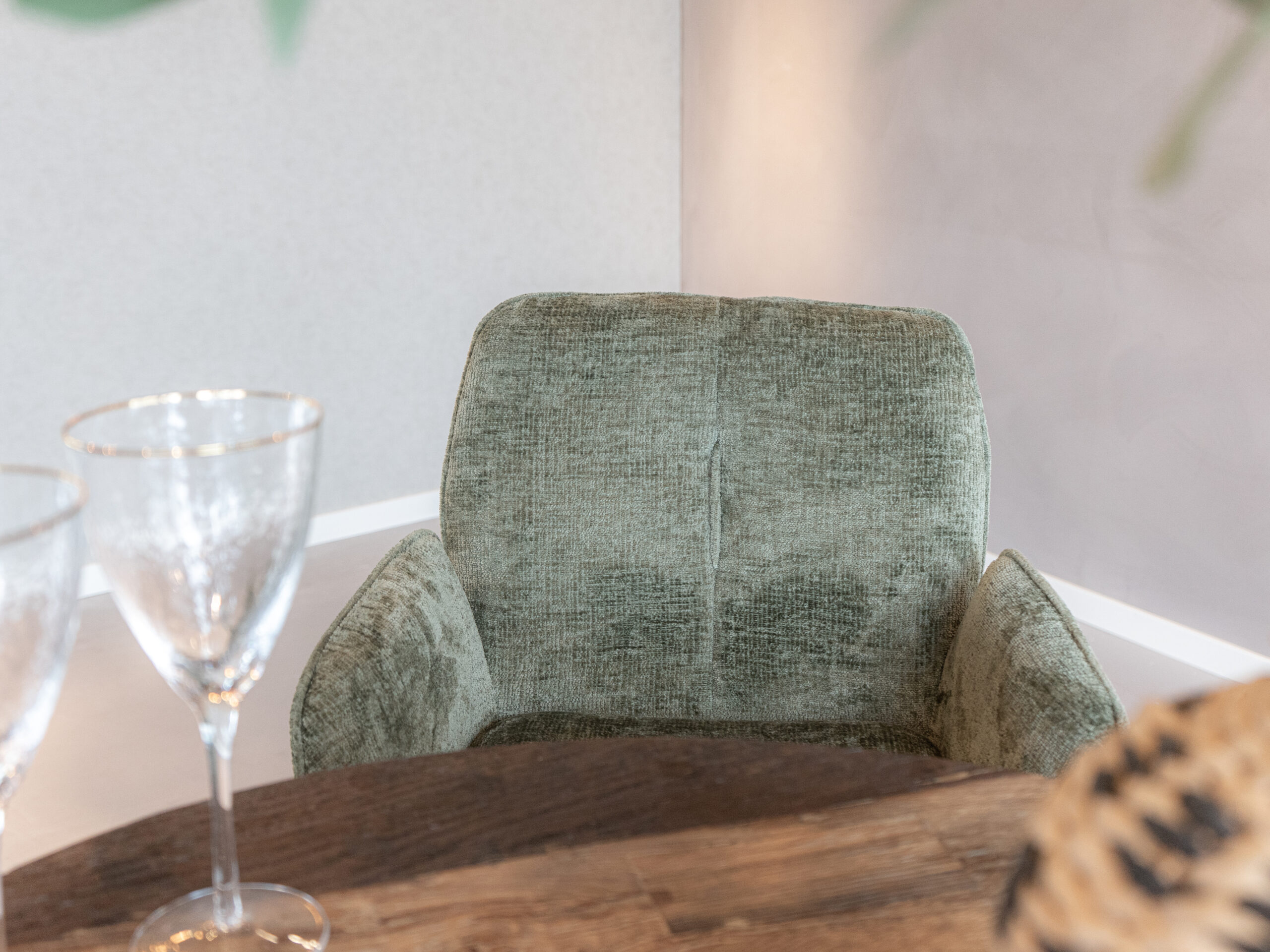 comfort barkruk met zachte rugleuning, in hoogte verstelbaar en direct leverbaar