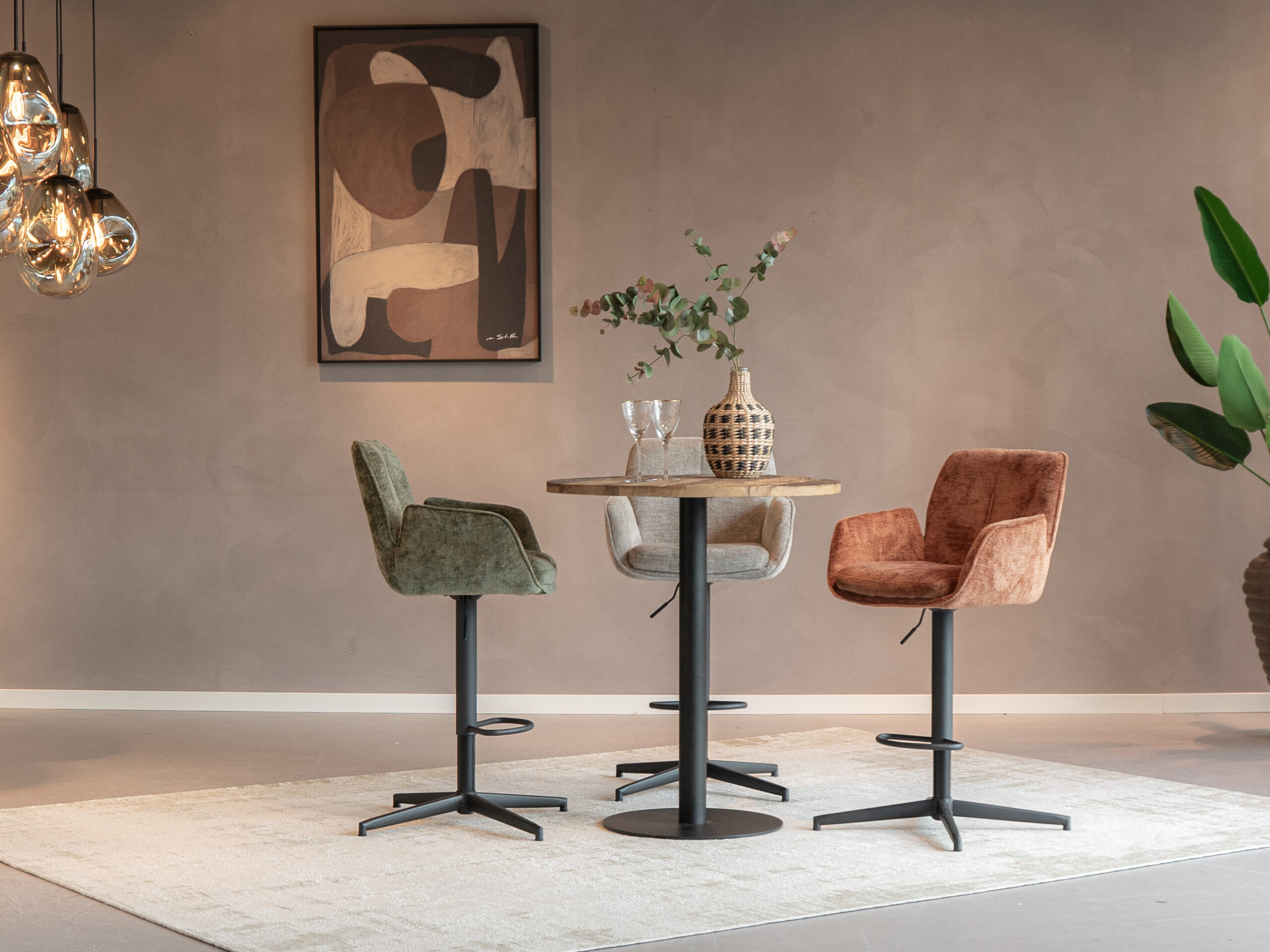 Barkruk met zacht gestoffeerde kuip, verstelbare zithoogte en snelle levering