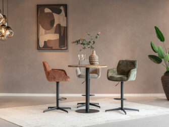 Comfort barkruk met zachte rugleuning, in hoogte verstelbaar en direct leverbaar