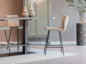 barkruk in de kleur khaki met staal frame