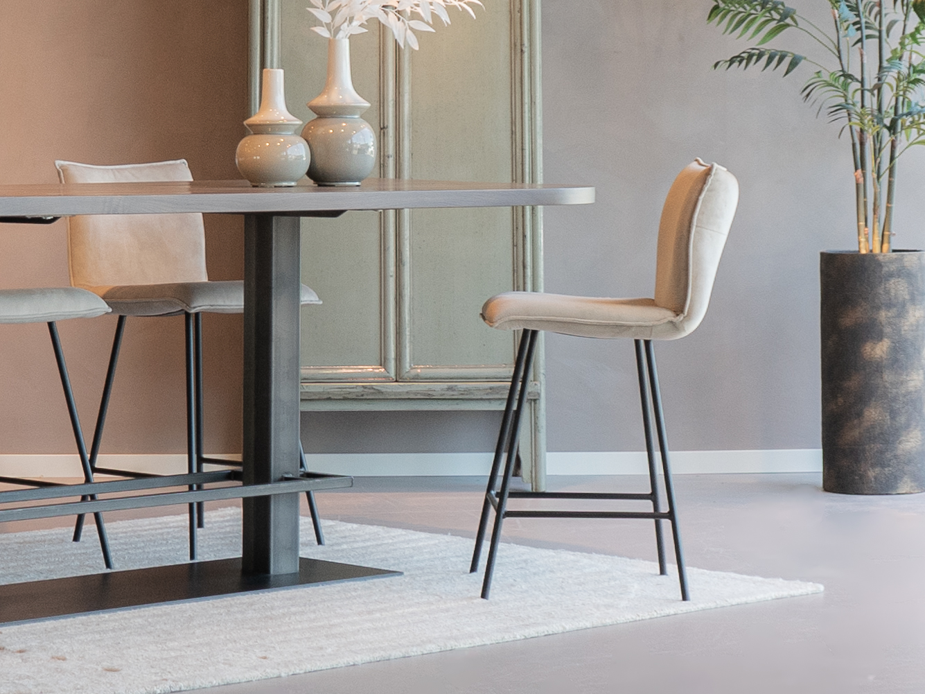 barkruk in de kleur khaki met staal frame