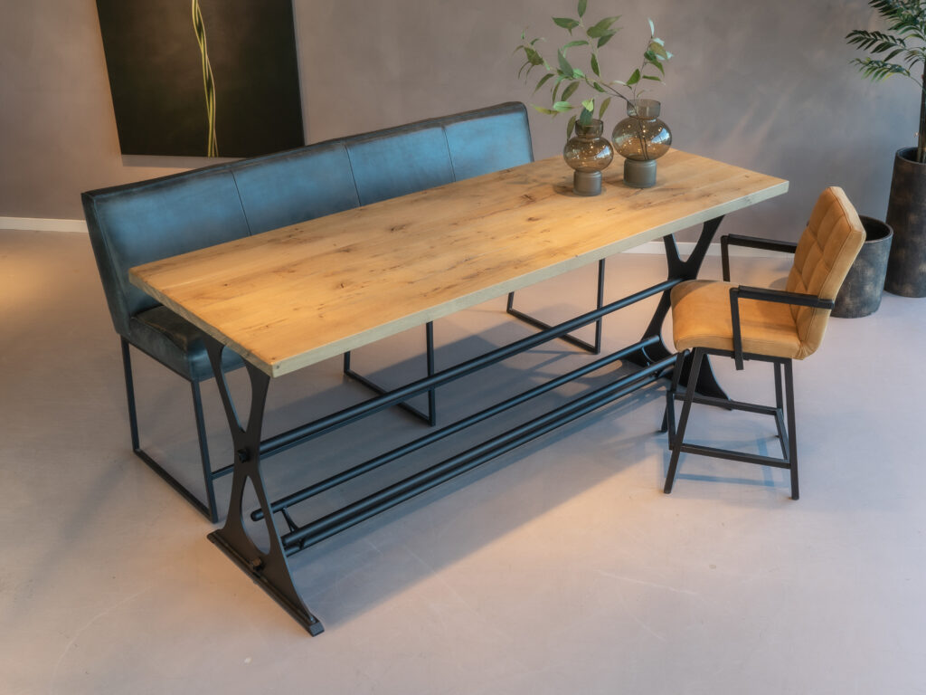 Bartafel Atessa - 220x80cm - smoke met onze Pesara eetkamerbank en Vertou barkruk