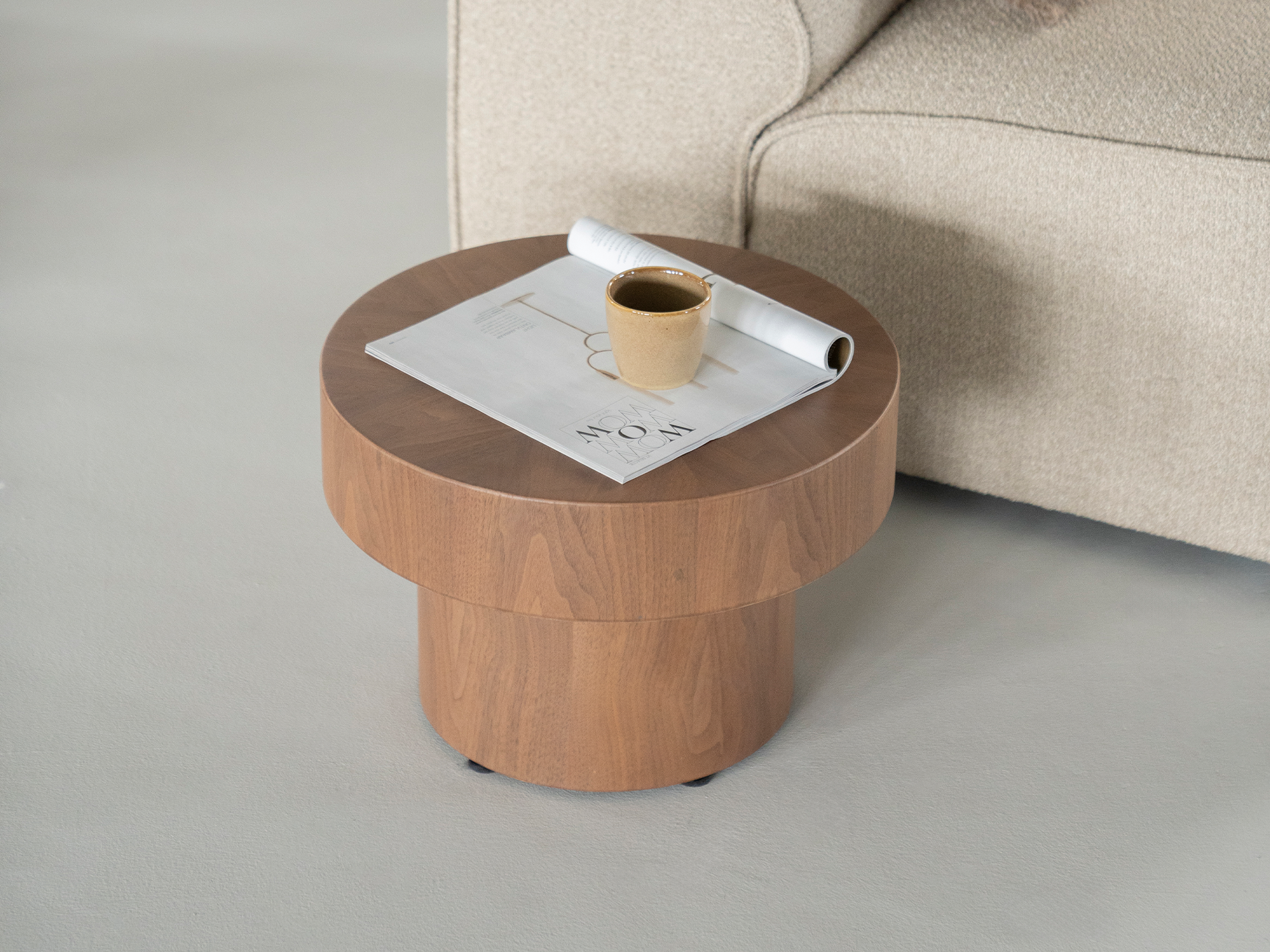 Ronde salontafel met strak onderstel