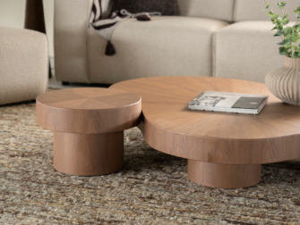 Bijzettafel en salontafel Bobbie - Ø45x30cm - 150x110x25cm Detail van rond tafelblad met natuurlijke nerf