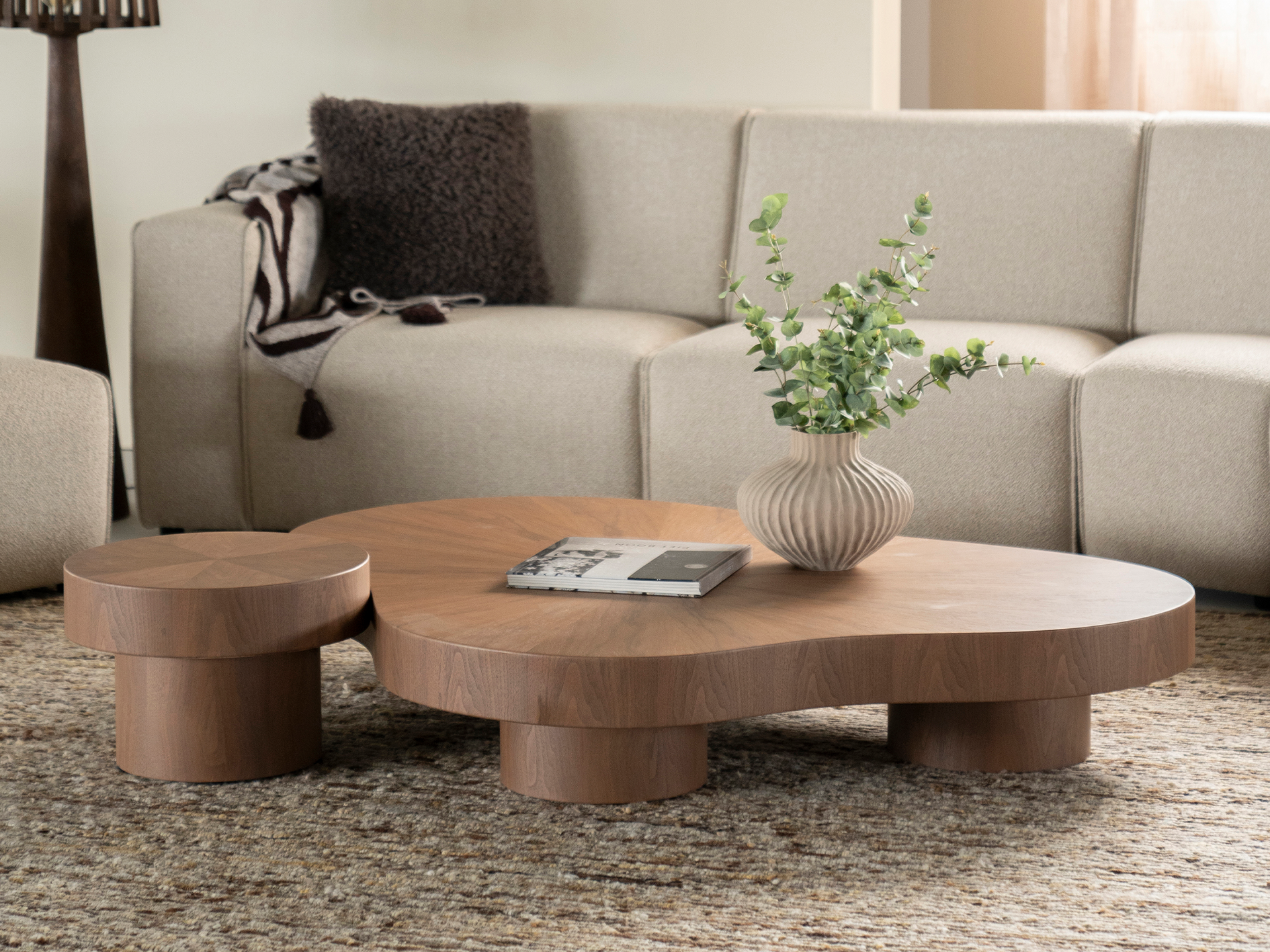 Compacte bijzet- en salontafel combinatie