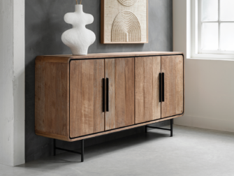 breed dressoir van teakhout