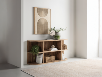 houten dressoir met open vakken