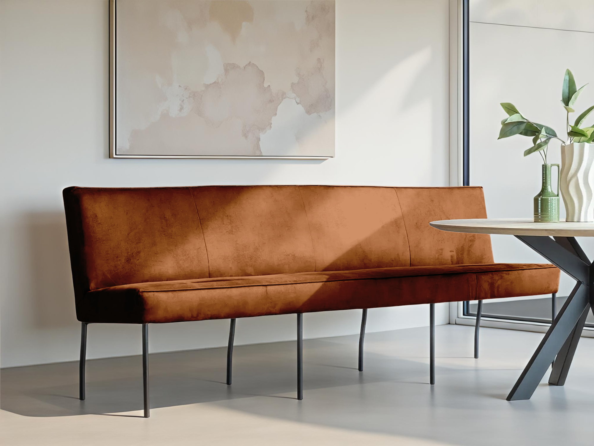 Tijdloze eetkamerbank in camel kleur voor een neutrale uitstraling