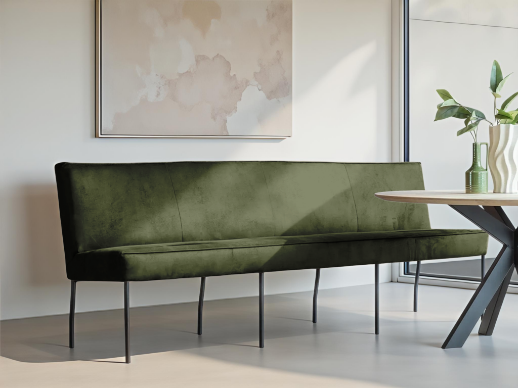 Luxe eetkamerbank in diepe groentint met ronde metalen onderstel