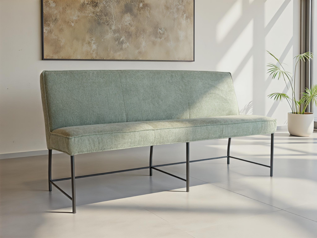 Luxe eetkamerbank in diepe groentint met robuust onderstel