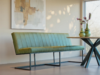 Lichtgroene eetkamerbank met verticale stiknaden