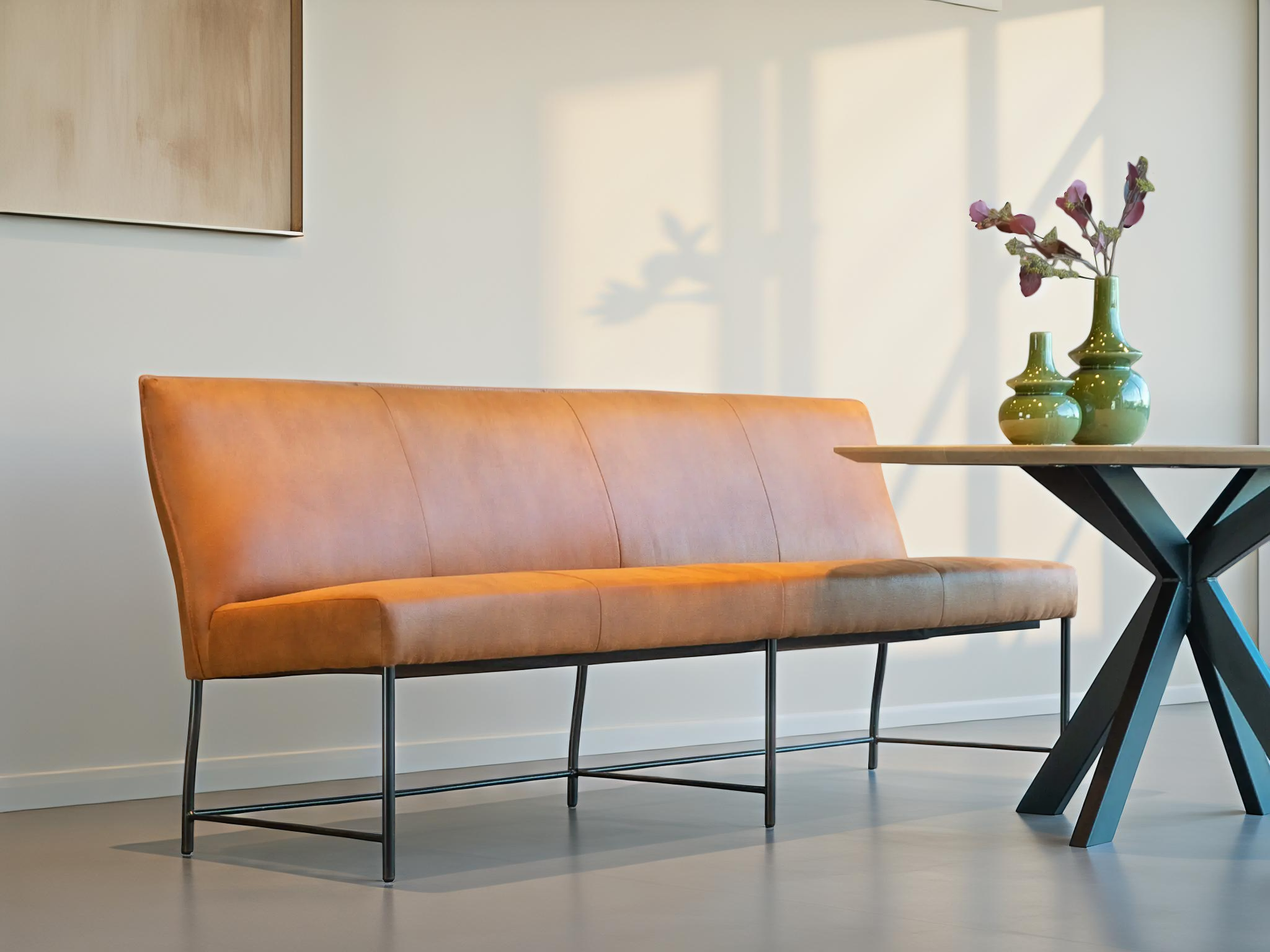 Tijdloze eetkamerbank in zandkleur voor een neutrale uitstraling