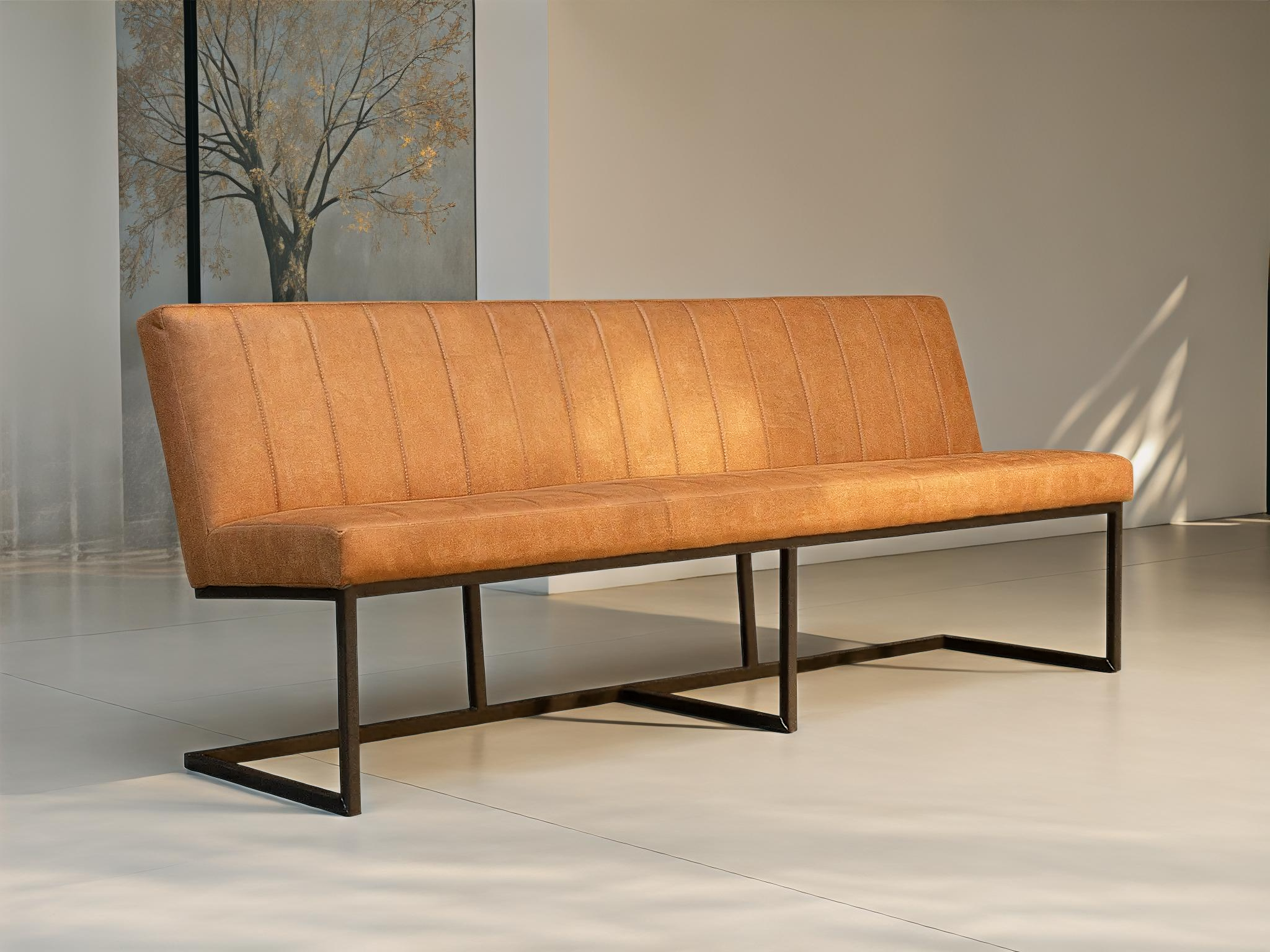 Comfortabele eetkamerbank met strakke lijnen en moderne uitstraling in camel kleur