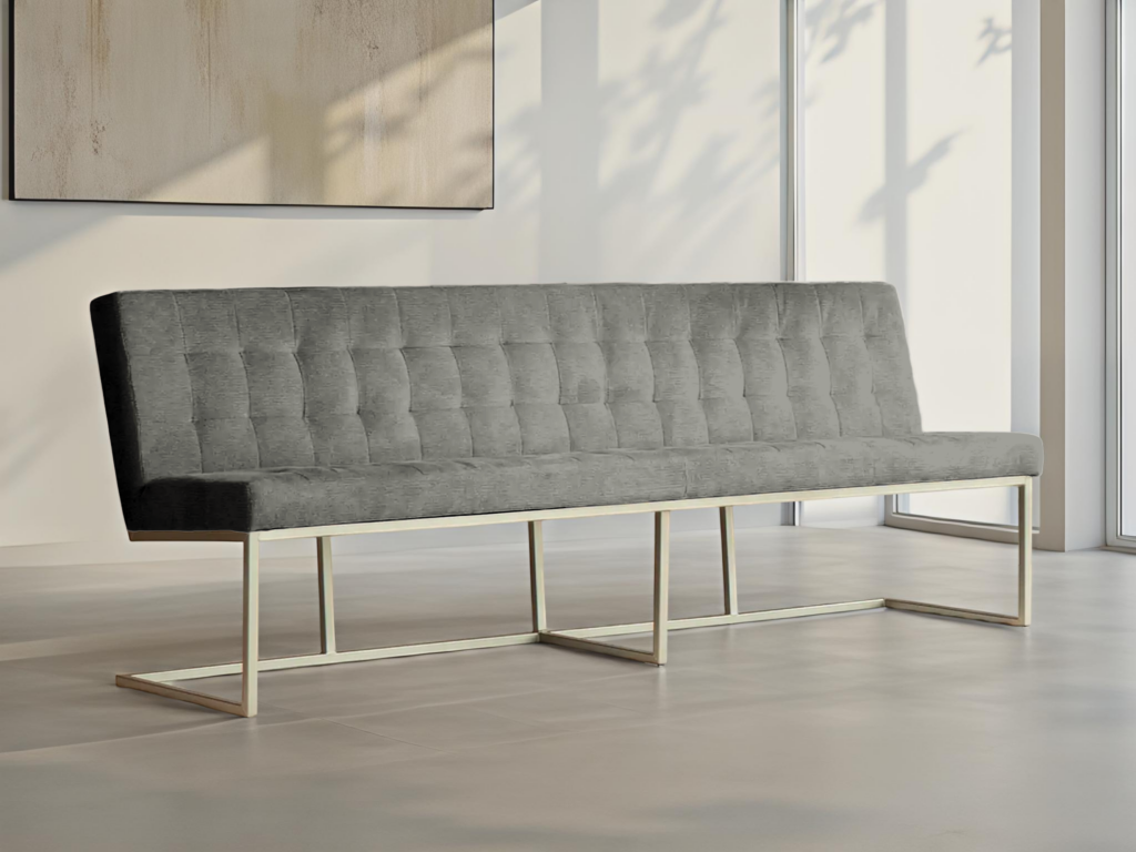 Eigentijdse eetkamerbank in lichte grijze bekleding met comfortabele zit