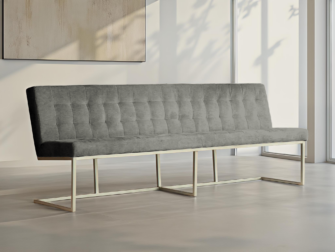 Eigentijdse eetkamerbank in lichte grijze bekleding met comfortabele zit