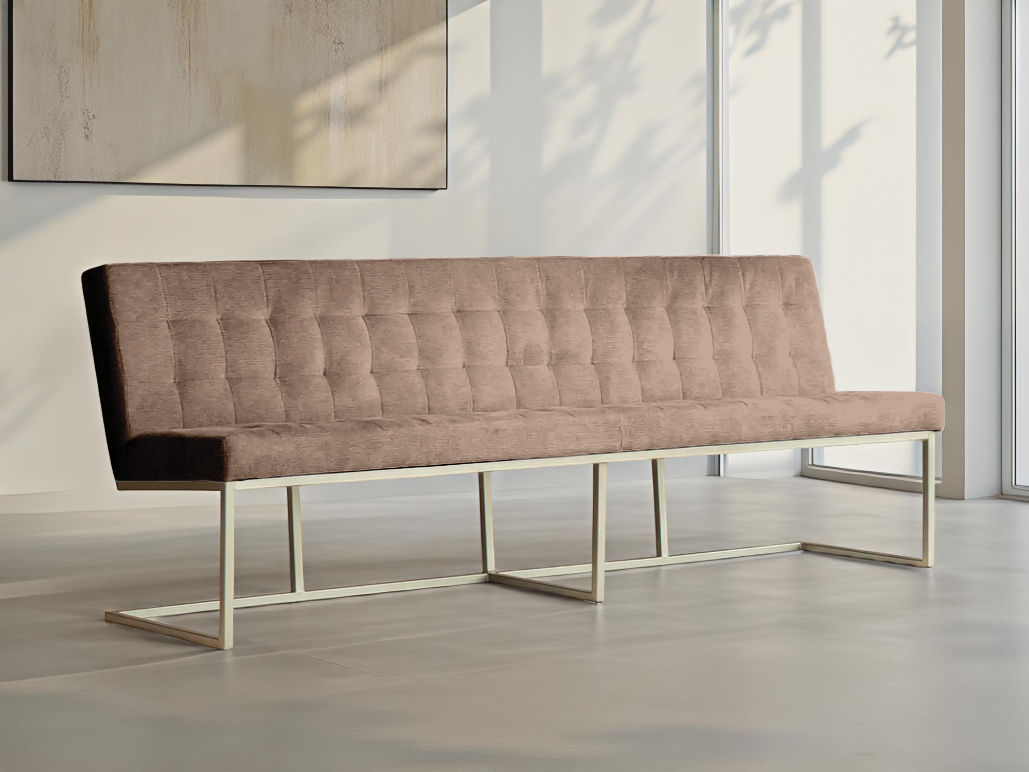 Oudroze eetkamerbank met gestoffeerde rugleuning en slanke poten