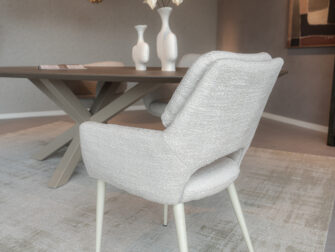 Eetkamerstoel met comfortabele rug en zitkussens in diverse stoffen