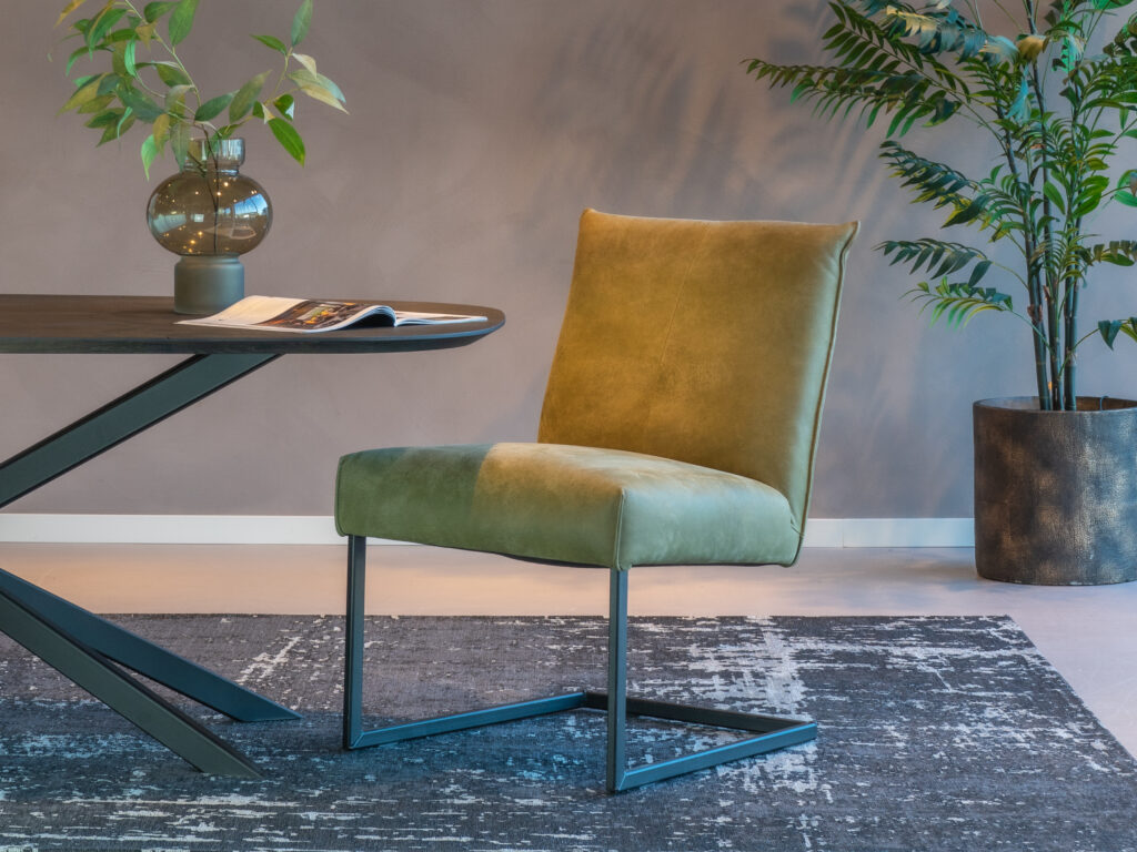 Grote comfortabele stoelen zonder armleuning