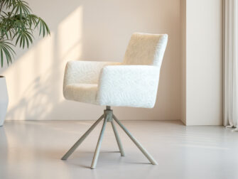 Draaibare stoel met vierpoot onderstel en elegante uitstraling