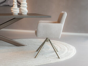 Eetkamerstoel beige met champagne onderstel