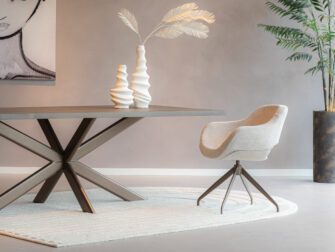 Eetkamerstoel met ronde kuip en mocca kleur draaipoot