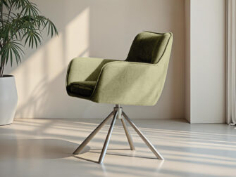 Eetkamerstoel met zachte, lichtgroene stof en metalen draaivoet