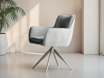 Eetkamerstoel in grijs wit met een beige metalen kruispootonderstel