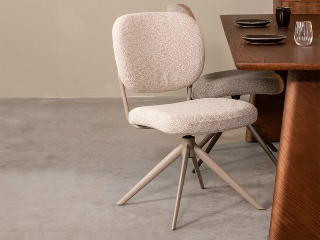 Eetkamerstoel zonder armleuningen in naturel Boucle en taupe metalen onderstel