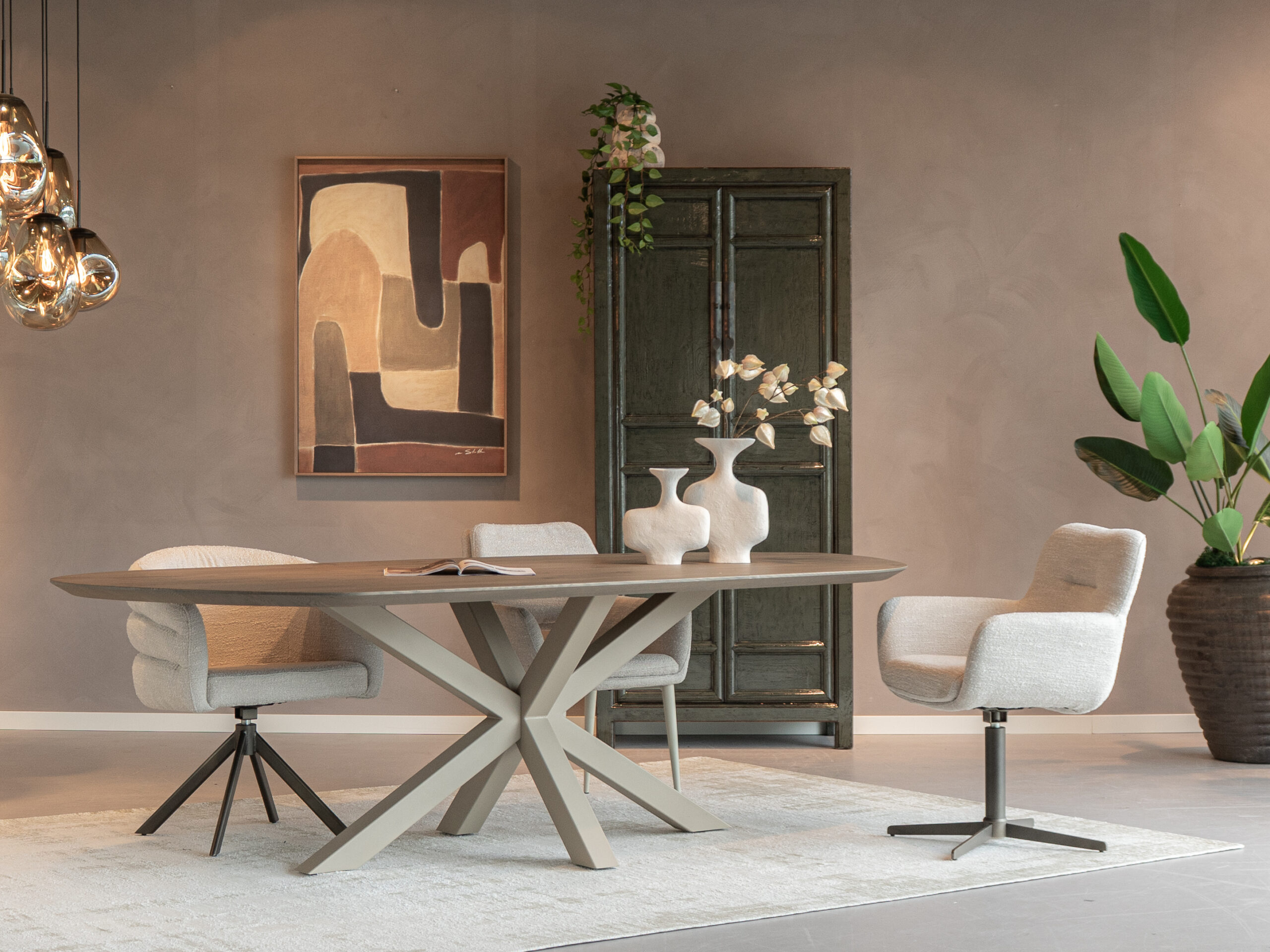 Anodic bruin metaalkleur, draai eetkamerstoel in beige stof