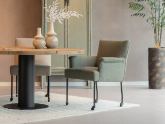 huiskamer stoelen met wieltjes in de stof alpine