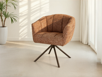 Gestoffeerde stoel met armleuningen in roestkleur