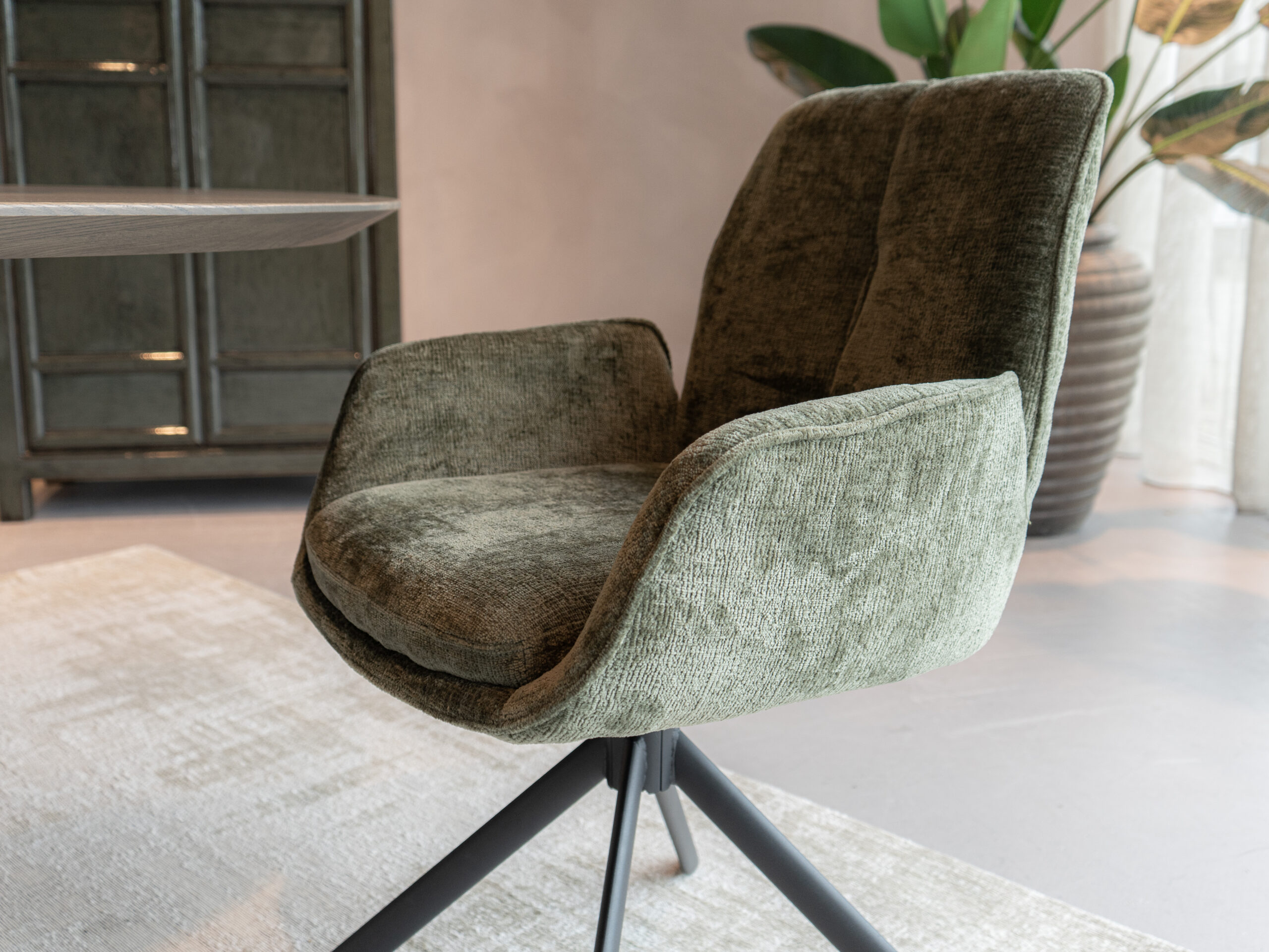 Moderne eetstoel snel leverbaar, ideaal voor een last-minute make-over