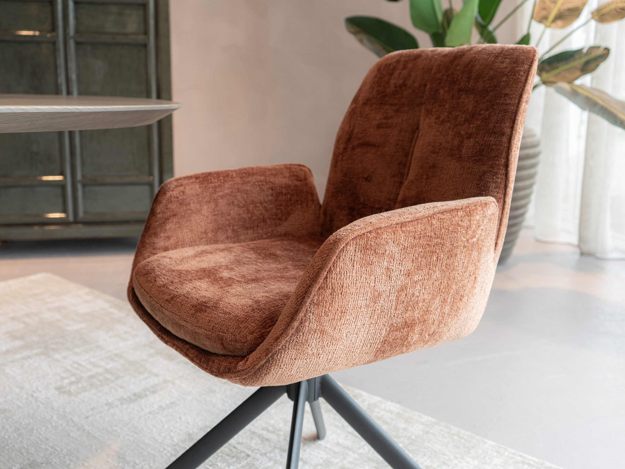 Eetkamerstoel met korte levertijd, verkrijgbaar in meerdere uitvoeringen