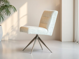 Beklede eetstoel met draaibaar onderstel en zachte uitstraling zonder arm leuning