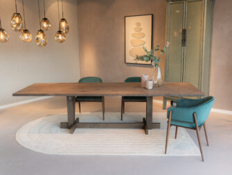 Eetkamerstoel Remilly - Eppic select amon forest - walnut houten eetkamerstoel met klassieke uitstraling en stevige constructie