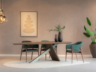 Eetkamerstoel Remilly - Eppic select onega forest - walnut scandinavische eetkamerstoel met walnoot poten