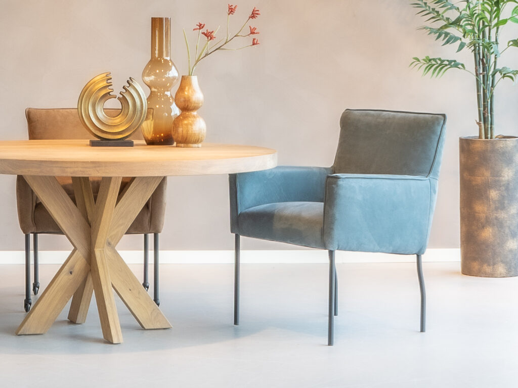 blauwe eetkamerstoel industrieel