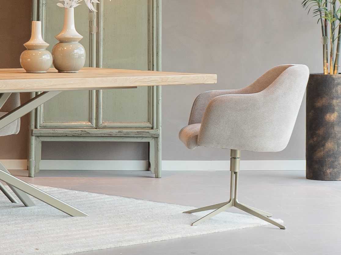 mito beige kuipstoelen met champagne onderstel