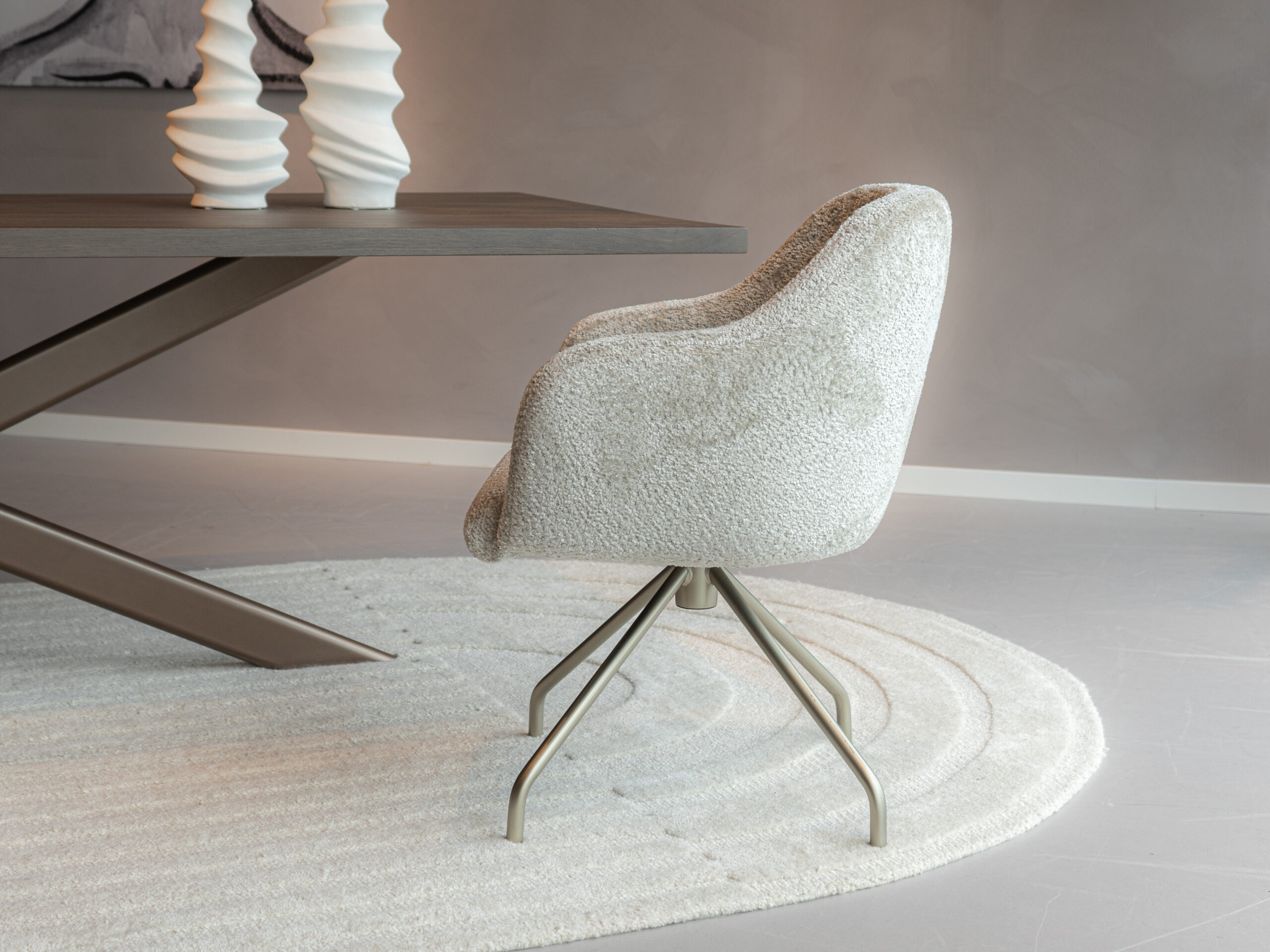 eetkamerstoel taupe armleuning