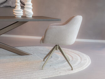 stoffen beige kuipstoeltjes