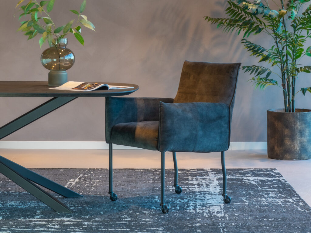 velours eetkamerstoel met armleuningen