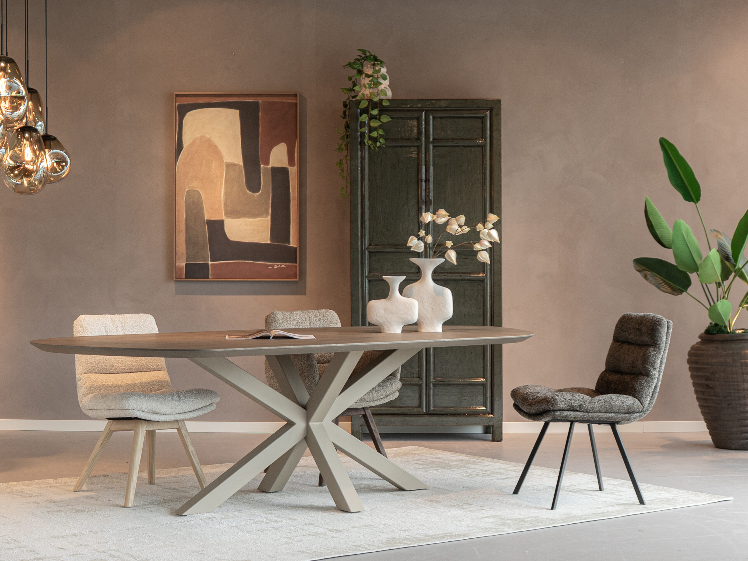 eetkamerstoel, verkrijgbaar met of zonder armleuningen en in diverse kleuren en materialen