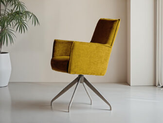 Mosterdgele eetkamerstoel met metalen poten
