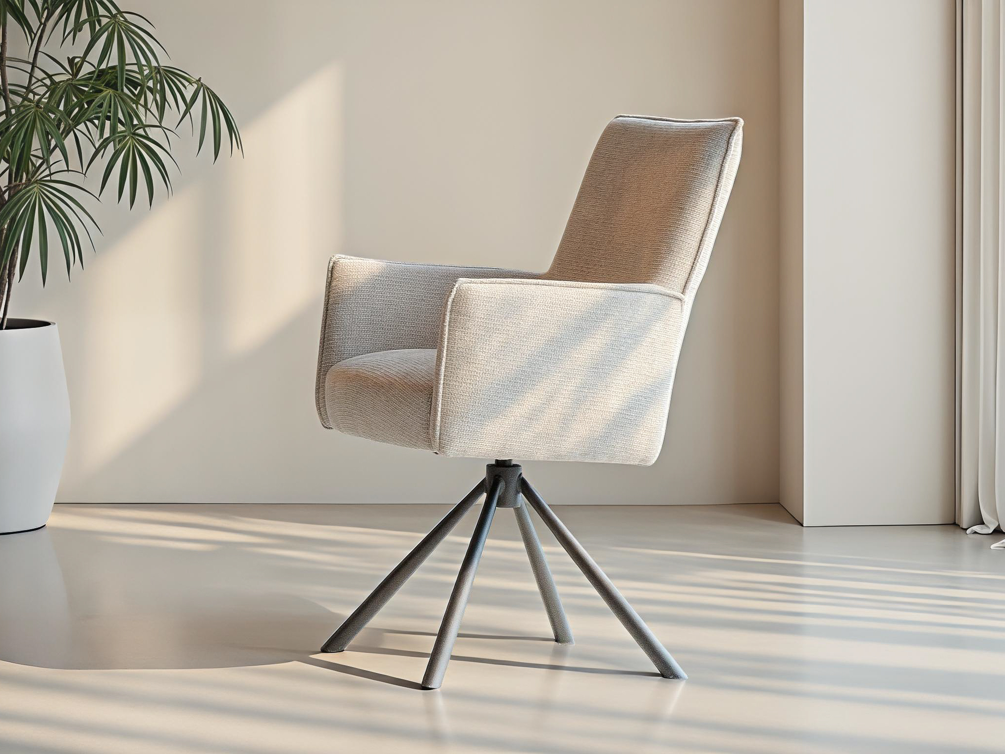 Zachte beige eetkamerstoel met hoge elegante rug